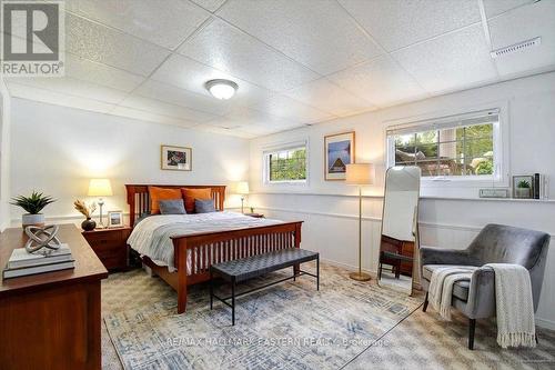 11 Hillside Drive, Selwyn, ON - Indoor Photo Showing Bedroom