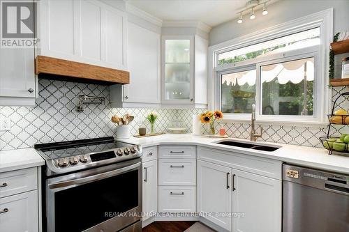 11 Hillside Drive, Selwyn, ON - Indoor Photo Showing Kitchen With Double Sink With Upgraded Kitchen