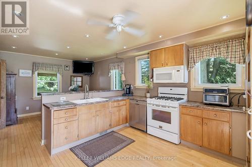 162 5Th Concession Road E, Hamilton, ON - Indoor Photo Showing Kitchen