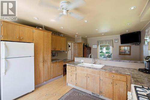 162 5Th Concession Road E, Hamilton, ON - Indoor Photo Showing Kitchen