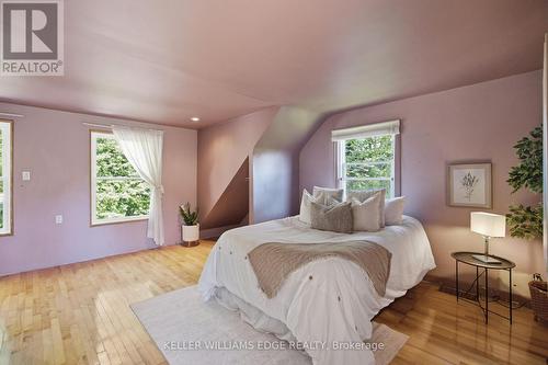 162 5Th Concession Road E, Hamilton, ON - Indoor Photo Showing Bedroom