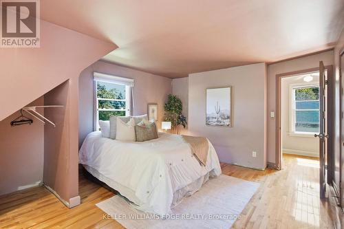 162 5Th Concession Road E, Hamilton, ON - Indoor Photo Showing Bedroom