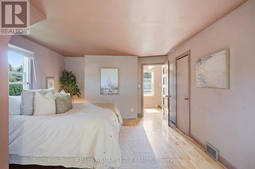 162 5Th Concession Road E, Hamilton, ON - Indoor Photo Showing Bedroom
