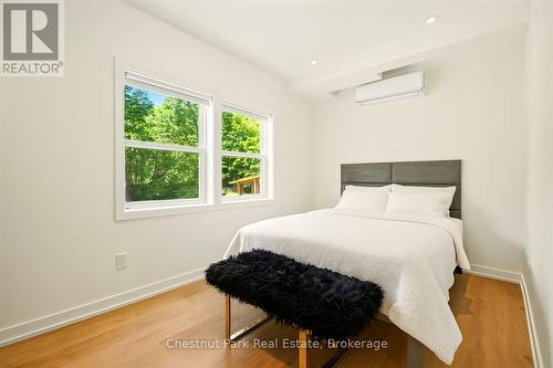 1435 Juddhaven Road, Muskoka Lakes (Medora), ON - Indoor Photo Showing Bedroom