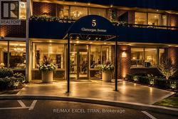 301 - 5 GLAMORGAN AVENUE Toronto, ON M1P 4P1