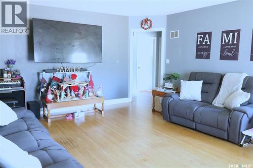 111 Henderson Street, Grayson, SK - Indoor Photo Showing Living Room