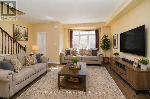 48 Curran Hall Crescent, Toronto, ON - Indoor Photo Showing Living Room