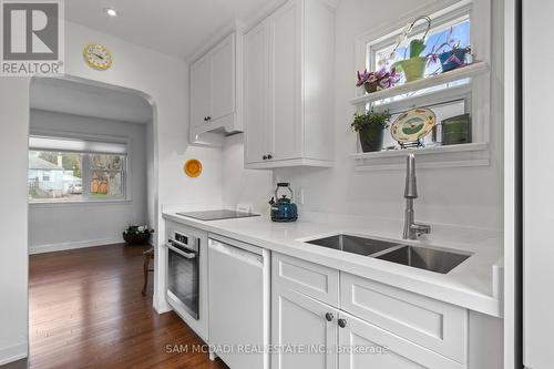 1088 Cherriebell Road, Mississauga, ON - Indoor Photo Showing Kitchen With Double Sink