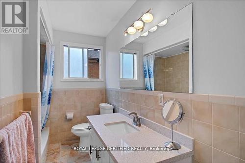 35 Trenholme Crescent, Hamilton, ON - Indoor Photo Showing Bathroom
