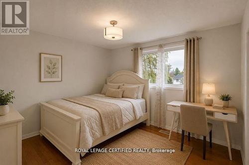 35 Trenholme Crescent, Hamilton, ON - Indoor Photo Showing Bedroom