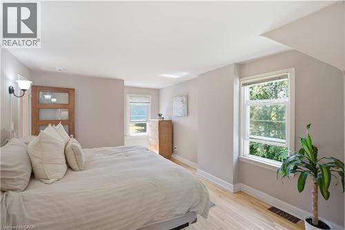 162 5Th Conc Road E, Flamborough, ON - Indoor Photo Showing Bedroom