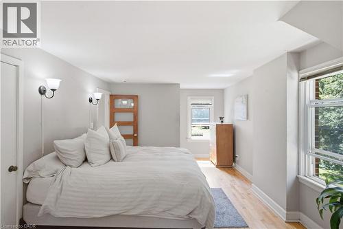 162 5Th Conc Road E, Flamborough, ON - Indoor Photo Showing Bedroom