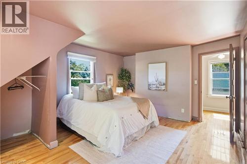 162 5Th Conc Road E, Flamborough, ON - Indoor Photo Showing Bedroom