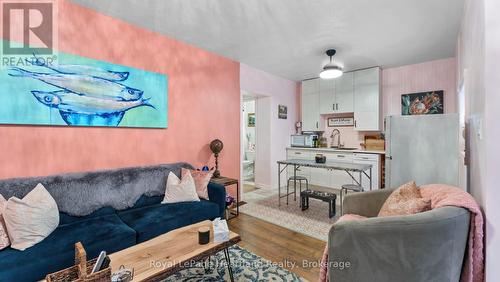18 St.Vincent Street, Goderich (Goderich (Town)), ON - Indoor Photo Showing Living Room