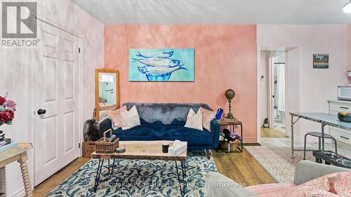 18 St.Vincent Street, Goderich (Goderich (Town)), ON - Indoor Photo Showing Living Room