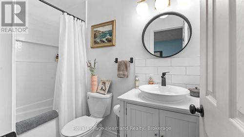 18 St.Vincent Street, Goderich (Goderich (Town)), ON - Indoor Photo Showing Bathroom