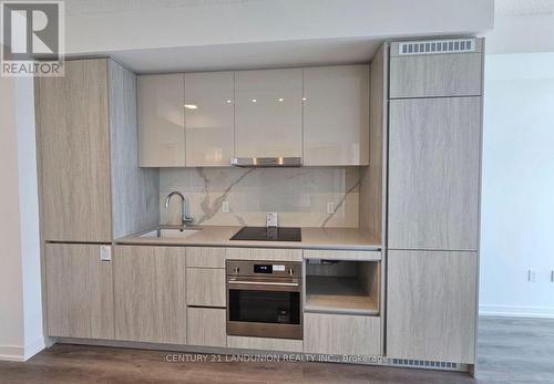 3102 - 28 Interchange Way, Vaughan, ON - Indoor Photo Showing Kitchen