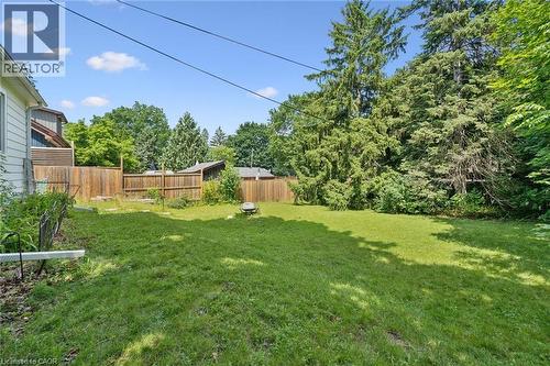 Generous grassy area with a wood privacy fence and mature trees - 95 Forest Road, Cambridge, ON - Outdoor