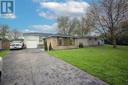 30 PARKVIEW DRIVE  Orangeville, ON L9W 1T3