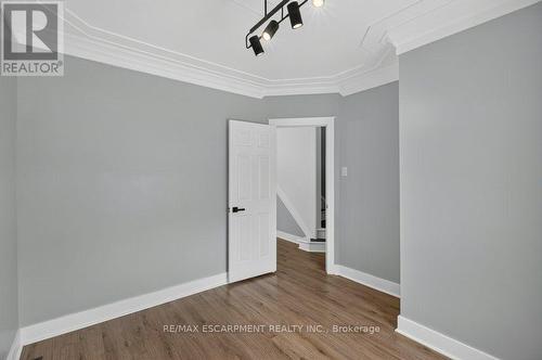 21 East Bend Avenue N, Hamilton, ON - Indoor Photo Showing Other Room