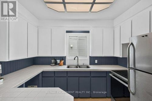 21 East Bend Avenue N, Hamilton, ON - Indoor Photo Showing Kitchen With Double Sink