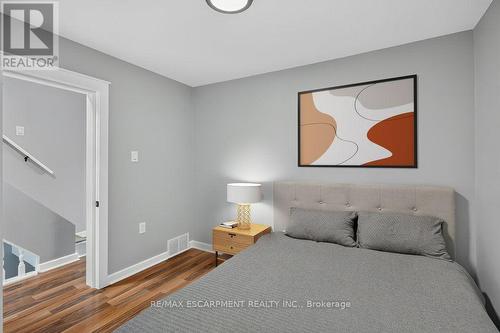 21 East Bend Avenue N, Hamilton, ON - Indoor Photo Showing Bedroom
