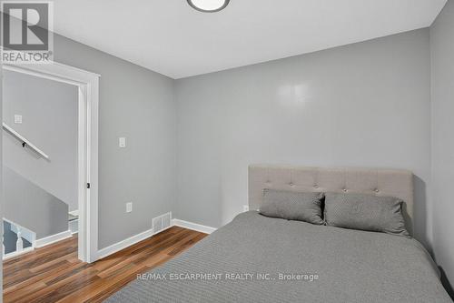 21 East Bend Avenue N, Hamilton, ON - Indoor Photo Showing Bedroom