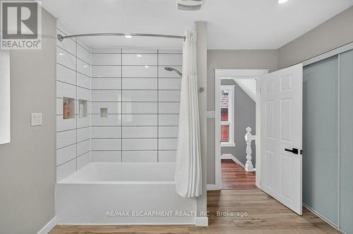 21 East Bend Avenue N, Hamilton, ON - Indoor Photo Showing Bathroom