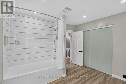 21 East Bend Avenue N, Hamilton, ON - Indoor Photo Showing Other Room