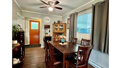 807 23 Highway, Nakusp, BC - Indoor Photo Showing Dining Room