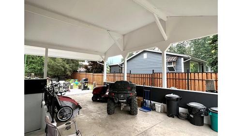 807 23 Highway, Nakusp, BC - Outdoor With Exterior