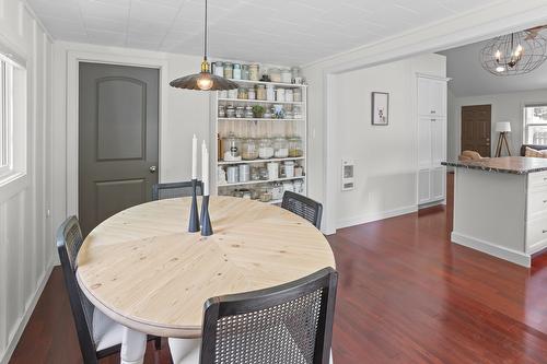 1413 Eastman Avenue, Riondel, BC - Indoor Photo Showing Dining Room