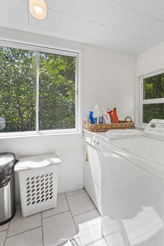 1413 Eastman Avenue, Riondel, BC - Indoor Photo Showing Laundry Room