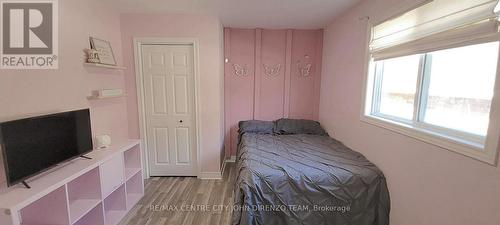 72 Axford Parkway, St. Thomas, ON - Indoor Photo Showing Bedroom