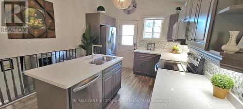 72 Axford Parkway, St. Thomas, ON - Indoor Photo Showing Kitchen With Double Sink