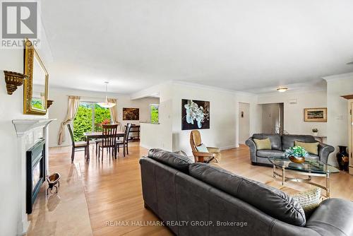 Hardwood flr and open concept layout - 2009 Killarney Drive, Ottawa, ON - Indoor Photo Showing Living Room