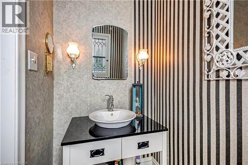 58 Lorne Crescent, Brantford, ON - Indoor Photo Showing Bathroom