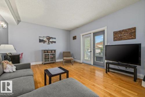 16551 116 St Nw, Edmonton, AB - Indoor Photo Showing Living Room