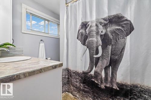16551 116 St Nw, Edmonton, AB - Indoor Photo Showing Bathroom
