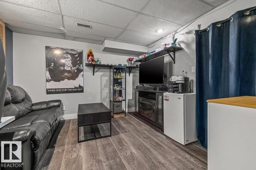 16551 116 St Nw, Edmonton, AB - Indoor