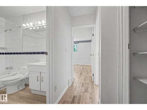 1096 Knottwood Rd E Nw, Edmonton, AB - Indoor Photo Showing Bathroom