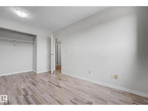 1096 Knottwood Rd E Nw, Edmonton, AB - Indoor Photo Showing Other Room