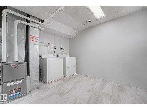 1096 Knottwood Rd E Nw, Edmonton, AB - Indoor Photo Showing Laundry Room