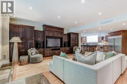 172 Diiorio Circle, Ancaster, ON - Indoor Photo Showing Living Room