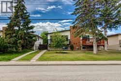 5233 17 Avenue NW  Calgary, AB T3B 4N6
