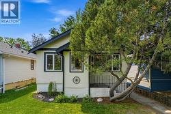 439 13 Avenue NE  Calgary, AB T2E 1C3