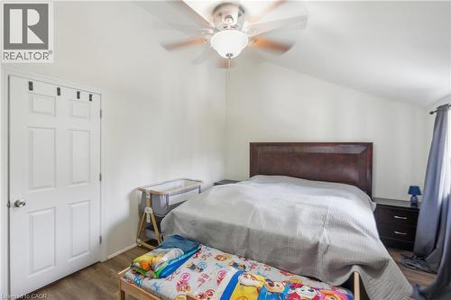 100 Chestnut Avenue, Hamilton, ON - Indoor Photo Showing Bedroom
