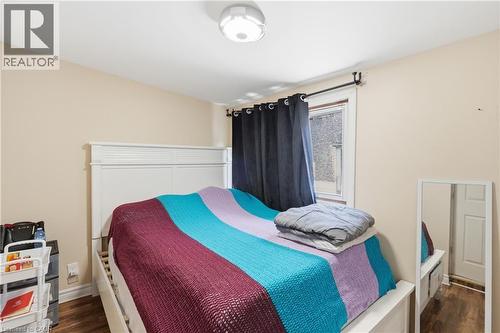 100 Chestnut Avenue, Hamilton, ON - Indoor Photo Showing Bedroom