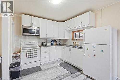 100 Chestnut Avenue, Hamilton, ON - Indoor Photo Showing Kitchen
