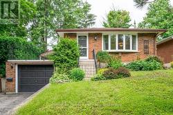 B - 573 GLEN MANOR BOULEVARD Waterloo, ON N2L 4T7